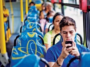 Brasileiros-ganham-servico-gratuito-para-procurar-vagas-de-emprego-pelo-celular-televendas-cobranca
