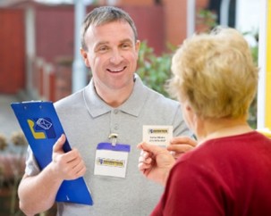 Vendedoras-de-porta-em-porta-usam-cartao-de-credito-e-redes-sociais-televendas-cobranca