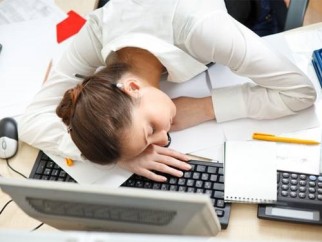 Profissionais-brasileiros-sacrificam-o-sono-para-cumprir-compromissos-televendas-cobranca