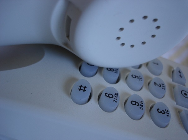 Cai-numero-de-lares-com-linha-fixa-enquanto-smartphones-aumentam-183-televendas-cobranca-oficial