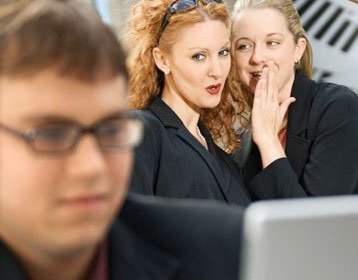 Pessoas-feias-sofrem-mais-bullying-no-trabalho-televendas-cobranca