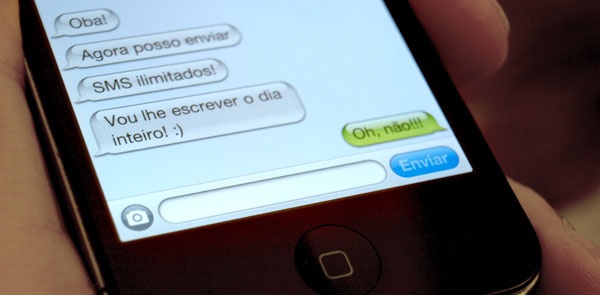 Dono-de-smartphone-envia-mais-sms-do-que-de-celular-sem-internet-televendas-cobranca Dono-de-smartphone-envia-mais-sms-do-que-de-celular-sem-internet-televendas-cobranca