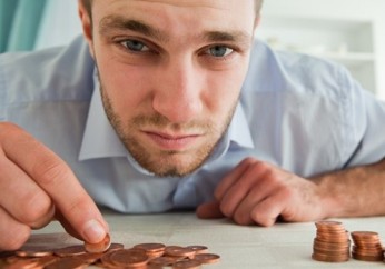 30-dos-consumidores-da-classe-c-gastam-tudo-que-recebem-televendas-cobranca