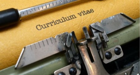 Desleixo-ao-fazer-curriculo-prejudica-busca-por-emprego-televendas-cobranca