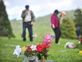 Herdeiro-arca-com-dividas-entenda-pendencias-monetarias-de-falecidos-televendas-cobranca