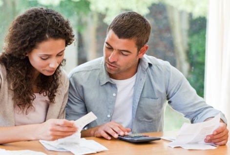 Cai-o-percentual-de-familias-com-emprestimo-em-atraso-televendas-cobranca