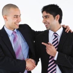 Dar-tapinhas-no-ombro-de-alguem-faz-com-que-ele-se-torne-menos-propenso-a-ajuda-lo-televendas-cobranca