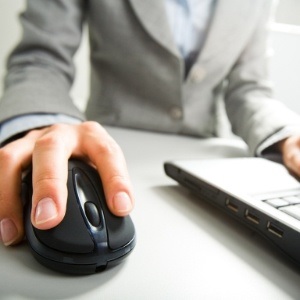 Permitir-que-os-funcionarios-naveguem-na-internet-pode-ajudar-sua-empresa-a-lucrar-mais-televendas-cobranca