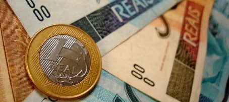 Volume-de-familias-endividadas-cai-em-marco-televendas-cobranca