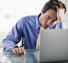 Brasileiros-perdem-o-sono-por-causa-do-estresse-do-trabalho-televendas-cobranca