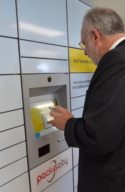 Correios-testa-equipamento-para-envio-e-recebimento-automatico-de-encomendas-televendas-cobranca-interna