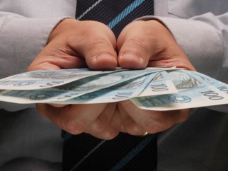 Em-ano-magro-btg-pagou-bonus-medio-de-257-mil-por-funcionario-televendas-cobranca