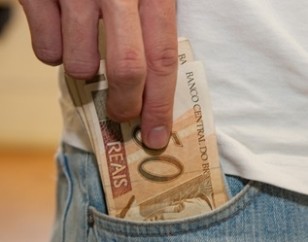 Classe-c-deixa-de-ser-o-motor-do-consumo-televendas-cobranca