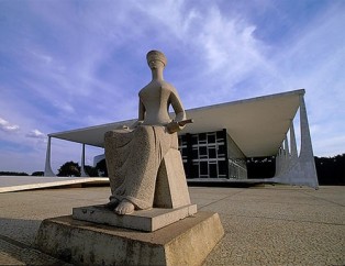 Justica-analisa-cobranca-de-iss-de-credenciadora-de-cartoes-de-credito-televendas-cobranca