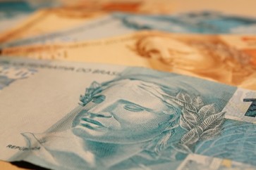 Metade-das-empresas-esta-inadimplente-revela-estudo-televendas-cobranca-oficial