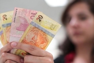 Para-reduzir-inadimplencia-empresas-parcelam-conta-de-luz-no-cartao-televendas-cobranca