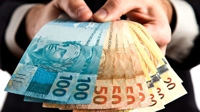 Baixa-renda-concentra-tomada-de-credito-no-pais-televendas-cobranca