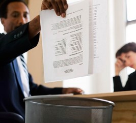 Para-nao-ser-eliminado-de-cara-evite-sete-erros-no-curriculo-televendas-cobranca