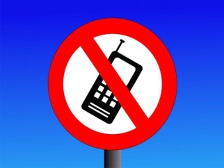Proibir-celular-no-trabalho-e-legal-televendas-cobranca