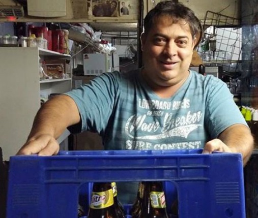 Conheca-o-dono-de-bar-que-faz-sucesso-tratando mal-os-clientes-televendas-cobranca