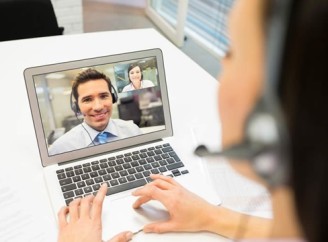 Em-entrevista-de-emprego-online-evite-gafes-como-bebes-e-bichos-ao-fundo-televendas-cobranca