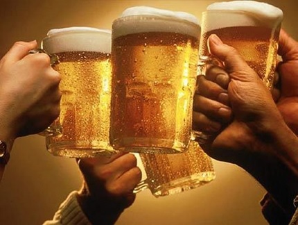 Empresa-permite-que-funcionarios-bebam-cerveja-durante-expediente-televendas-cobranca