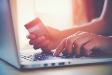 Consumidores-tem-parcelado-mais-para-consumir-e-pagar-dividas-televendas-cobranca