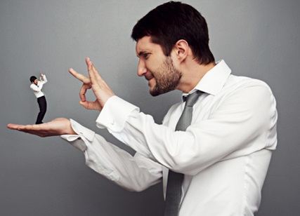 As-puxadas-de-tapete-tipicas-de-chefes-invejosos-e-ciumentos-televendas-cobranca