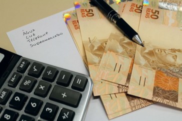 Credito-mercado-interno-se-retrai-com-maior-inadimplencia-televendas-cobranca