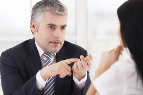 Devo-aceitar-um-emprego-onde-o-chefe-e-malvisto-televendas-cobranca