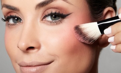 Na-crise-brasileiro-corta-lazer-em-vez-de-produtos-de-beleza-televendas-cobranca