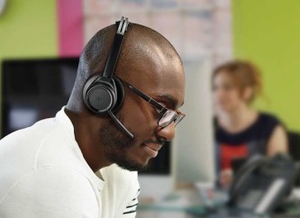 Plantronics-lanca-headset-que-anula-ruido-do-ambiente-televendas-cobranca