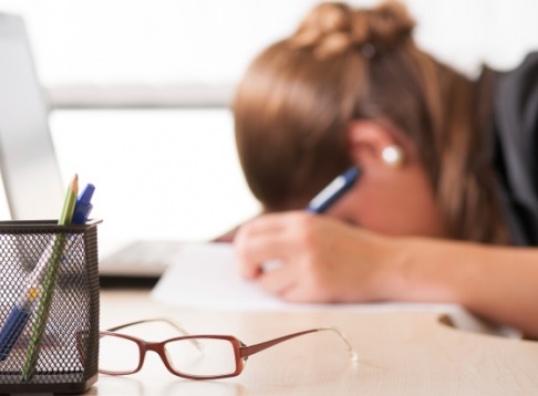 Cochilar-no-trabalho-pode-ser-bastante-exaustivo-televendas-cobranca Cochilar-no-trabalho-pode-ser-bastante-exaustivo-televendas-cobranca