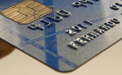 Quatro-de-cada-dez-emprestimos-sao-feitos-no-cartao-de-credito-sem-juros-televendas-cobranca-oficial