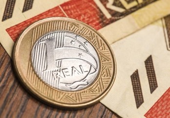 Credito-para-as-familias-supera-pela-primeira-vez-o-concedido-as-empresas-televendas-cobranca