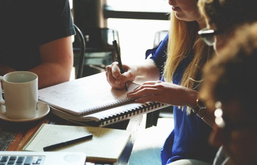 Como-gerenciar-funcionarios-comprometidos-com-experiencia-dos-clientes-televendas-cobranca