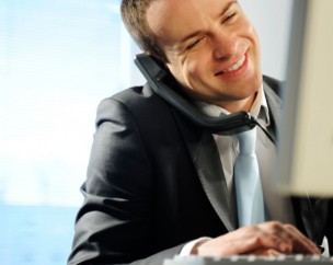 Atendimento-humanizado-por-que-o-humano-ainda-atende-melhor-que-a-maquina-televendas-cobranca