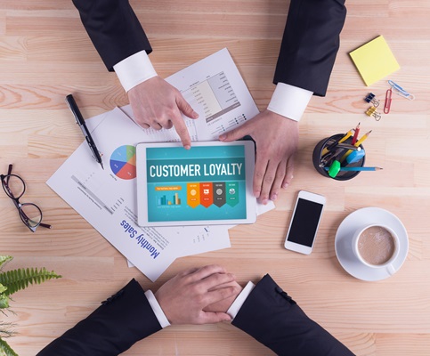 Ao-inves-de-vender-pense-em-como-os-clientes-querem-comprar-televendas-cobranca