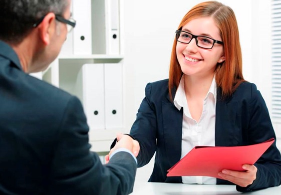 Entrevistador-pode-falar-de-problemas-da-empresa-a-um-candidato-televendas-cobranca