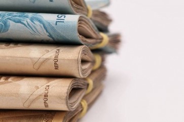 Mais-de-70-dos-que-limparam-o-nome-ganham-ate-dois-salarios-minimos-televendas-cobranca-oficial