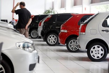 Farra-do-credito-de-veiculos-gerou-rombo-de-22-8-bi-para-bancos-televendas-cobranca