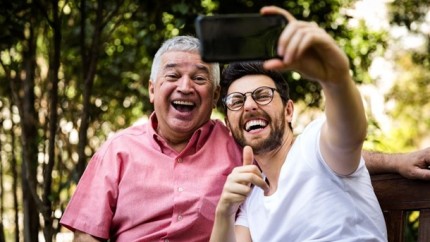 O-que-voce-cortaria-para-ter-celular-maioria-sacrificaria-muitos-prazeres-televendas-cobranca