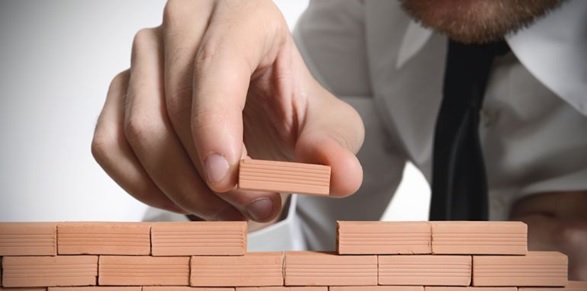 Contrata-se-mestres-em-andar-na-corda-bamba-televendas-cobranca-1