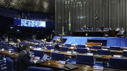 Projeto-que-permite-que-senado-barre-operacoes-de-credito-passa-na-ccj-televendas-cobranca-1
