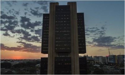 Custo-de-credito-continua-sendo-constrangimento-para-banco-central-televendas-cobranca-1