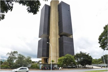 Bancos-emprestam-menos-em-abril-e-credito-a-empresas-despenca-211-televendas-cobranca-1