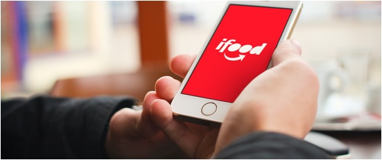 Jet-skis-para-testar-manobras-que-o-navio-nao-consegue-fazer-o-modelo-ambidestro-do-ifood-televendas-cobranca-1