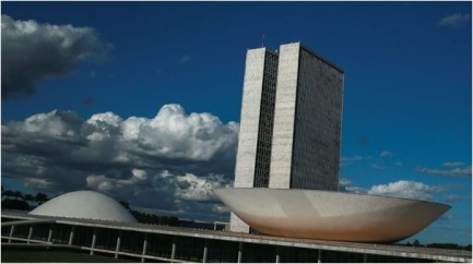 Senado-aprova-abertura-de-linha-credito-para-profissionais-liberais-televendas-cobranca-1