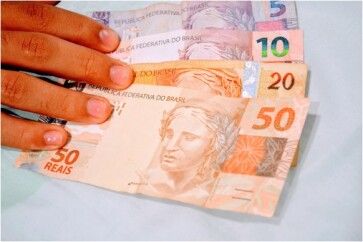 Brasileiro-quer-organizar-suas-financas-tenta-mas-muitos-ainda-dependem-de-credito-extra-televendas-cobranca-1
