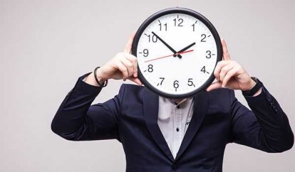 Posso-pedir-dano-moral-por-fazer-horas-extras-excessivas-televendas-cobranca-2